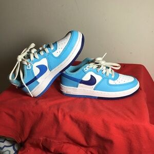 😎NIKE’s boys size 10.5C, new condition, see photos, gorgeous